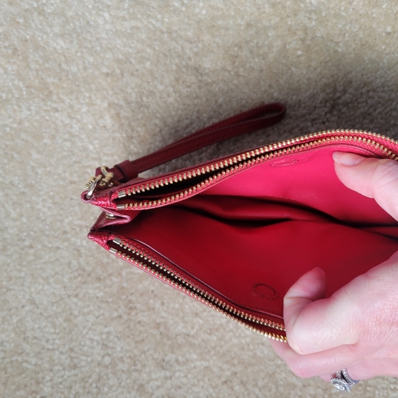 Coach red leather clutch/wristlet - Picture 8 of 9